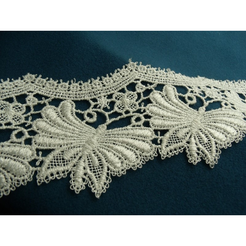 guipure motif papillon ivoire