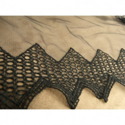 broderie noire sur tulle noir