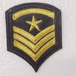 écusson militaire  thermocollant noir et doré 