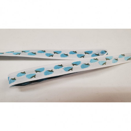NOUVEAU ruban fantaisie fraise bleu sur fond blanc NOUVEAU ruban fantaisie fraise bleu sur fond blanc