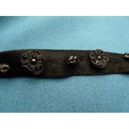ruban velours noir motif fleur relief ruban velours noir motif fleur relief