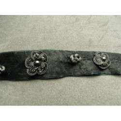 ruban velours noir motif fleur relief