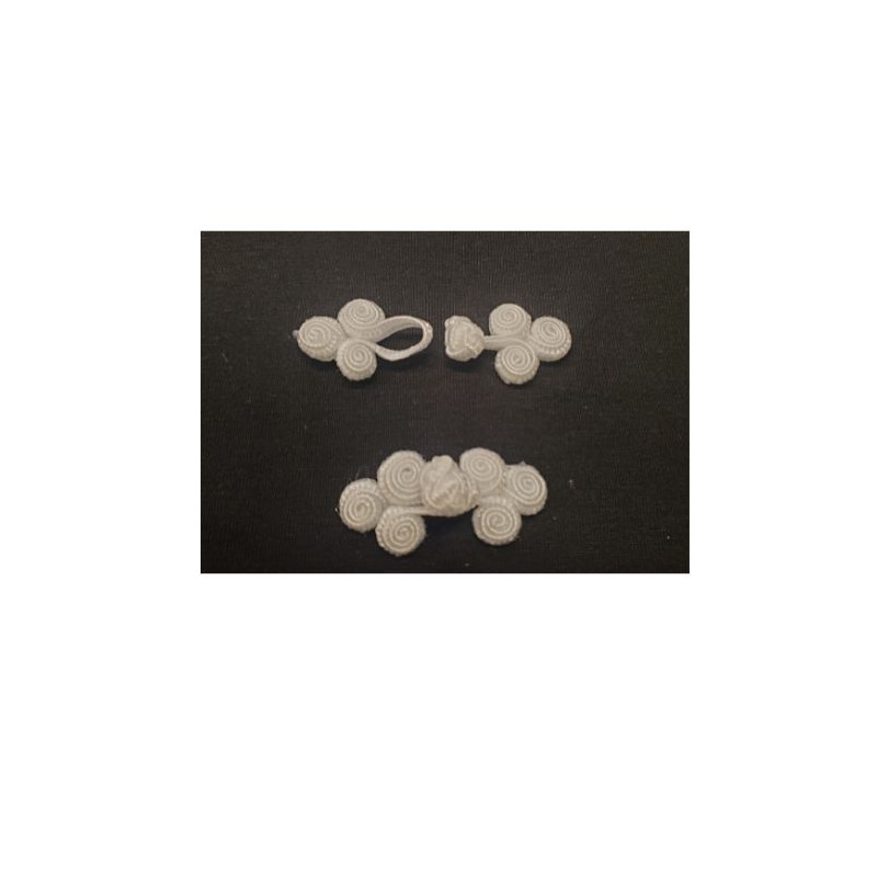 bouton brandebourg blanc , longueur 4 cm / largeur 2 cm