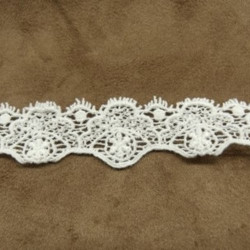 DENTELLE de calais blanche...