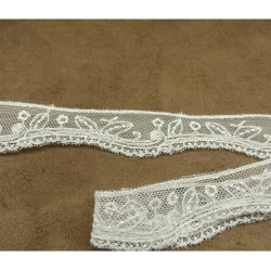 DENTELLE DE CALAIS brodée...