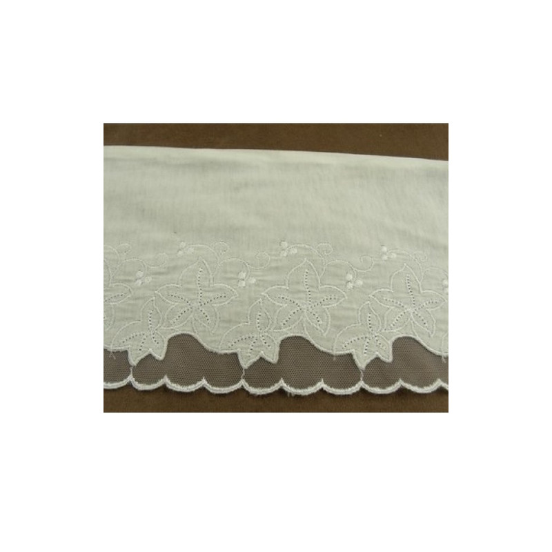 DENTELLE DE CALAIS blanche 14 cm hauteur de broderie 7 cm brodée sur jersey coton