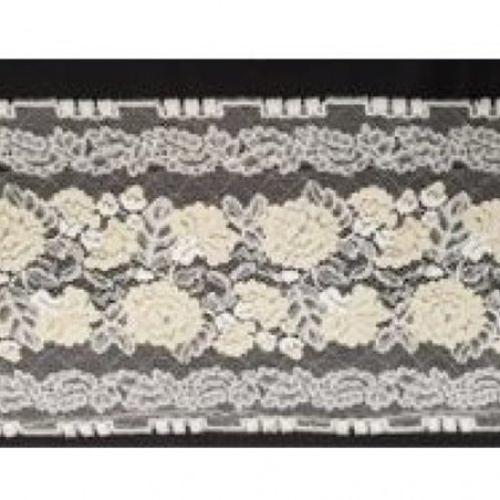 dentelle de calais blanc cassé motif ivoire foncé 20 cm