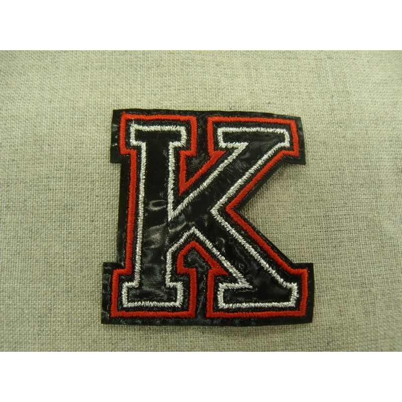écusson- thermocollant- rouge et noir- motif K