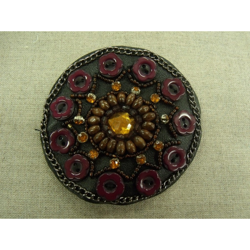 broche multicolore
