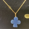 Collier avec chainette métal doré motif trefle en pierre naturelle dumorterite