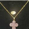 Collier avec chainette métal doré motif trefle en pierre naturelle rose quartz
