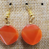 paire de boucle d'oreille en triangle dans un cercle symbole de force orange