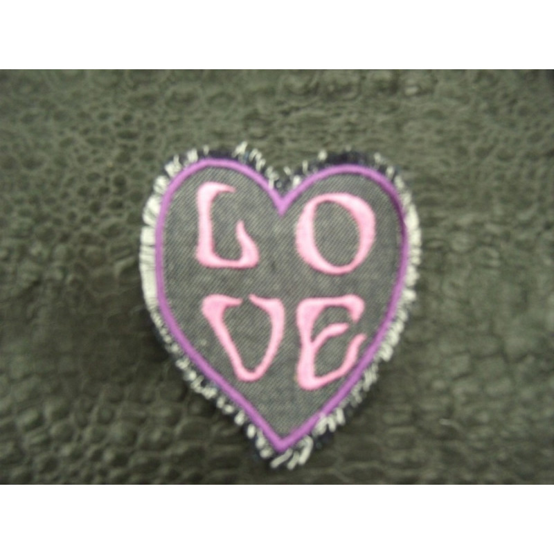écusson à coudre-motif: jean's coeur LOVE rose fushia et violet