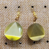 paire de boucle d'oreille en triangle dans un cercle symbole de force vert pomme