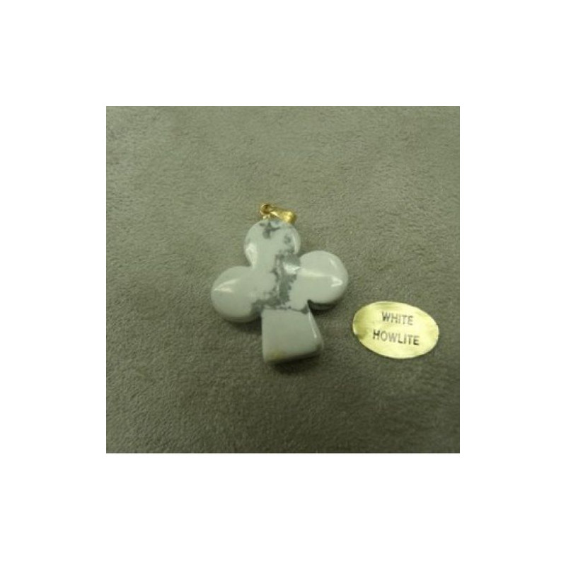 PENDENTIF MOTIF TREFLE - WHITE HOWLITE,HAUTEUR: 2,5 cm / LARGEUR: 2,3 cm / EPAISSEUR: 4 mm