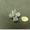 PENDENTIF MOTIF TREFLE - WHITE HOWLITE,HAUTEUR: 2,5 cm / LARGEUR: 2,3 cm / EPAISSEUR: 4 mm