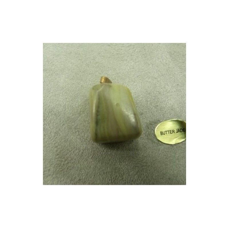 PENDENTIF MOTIF PIERRE- BUTTER JADE ,HAUTEUR: 2 cm / LARGEUR 1,5 cm / EPAISSEUR: 1,5 cm