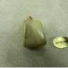 PENDENTIF MOTIF PIERRE- BUTTER JADE ,HAUTEUR: 2 cm / LARGEUR 1,5 cm / EPAISSEUR: 1,5 cm
