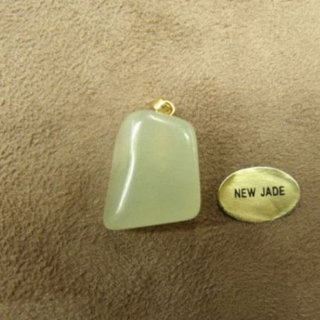 PENDENTIF MOTIF PIERRE- NEW JADE ,HAUTEUR: 2 cm / LARGEUR 1,5 cm / EPAISSEUR: 1,5 cm