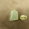 PENDENTIF MOTIF PIERRE- NEW JADE ,HAUTEUR: 2 cm / LARGEUR 1,5 cm / EPAISSEUR: 1,5 cm