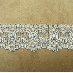 dentelle froncé gris clair...