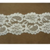 DENTELLE DE CALAIS blanche surbrodée motif floral 9 cm