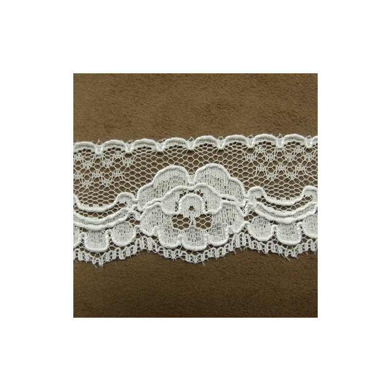 DENTELLE DE CALAIS  surbrodé  4 cm
