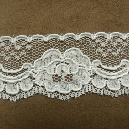DENTELLE DE CALAIS  surbrodé  4 cm