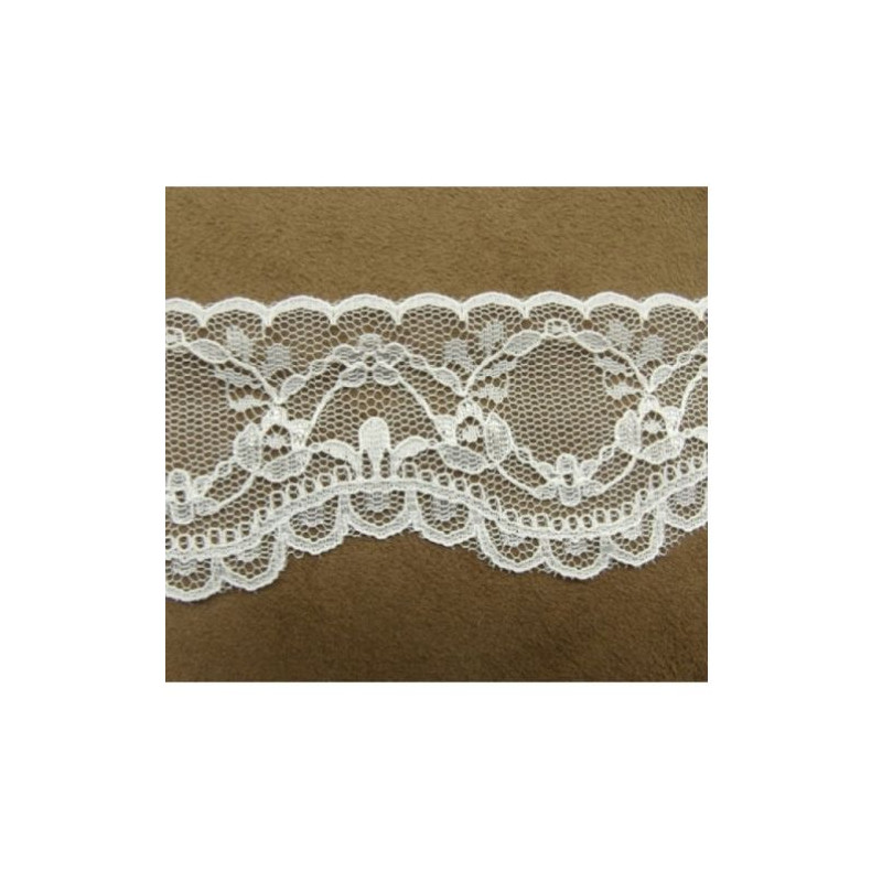 DENTELLE DE CALAIS brodée sur tulle blanche   4.5 cm