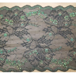 DENTELLE DE CALAIS stretch  noire surbrodé vert dentelé sur les 2 bordures 24 cm