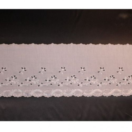 Dentelle blanche brodée  Élasthanne modèle broderie anglaise 16 cm