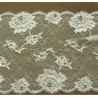 DENTELLE DE CALAIS stretch écru Fine et vaporeuse dentellé sur les deux bordures theme roses 20 cm