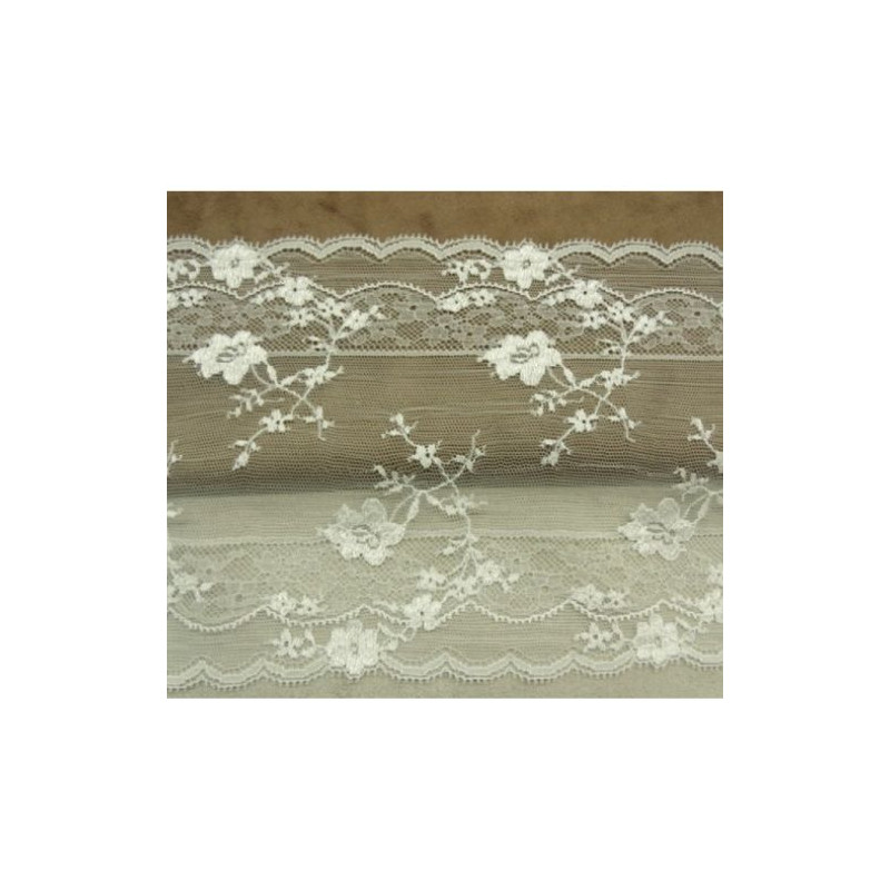 DENTELLE DE CALAIS ivoire 19 cm