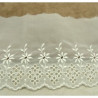 DENTELLE de calais blanc cassé brodée sur voile 13 cm /hauteur de broderie  6 cm