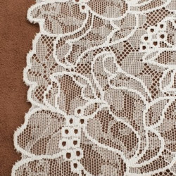dentelle de calais leavers blanche18 cm