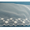 DENTELLE/ BRODERIE sur tulle blanche 10 cm/ hauteur de broderie 2 cm