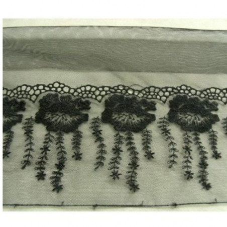 dentelle de calais noire brodée sur tulle 20 cm/ hauteur de broderie 10 cm