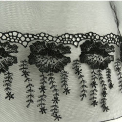 dentelle de calais noire brodée sur tulle 20 cm/ hauteur de broderie 10 cm