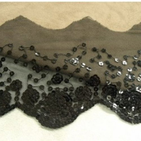DENTELLE DE CALAIS brodée sur sequin noire 13 cm