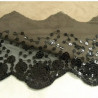 DENTELLE DE CALAIS brodée sur sequin noire 13 cm
