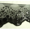 DENTELLE DE CALAIS brodée sur sequin noire 13 cm