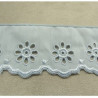 BRODERIE ANGLAISE COTON  bleu ciel 4 cm /hauteur de broderie 2,5 cm