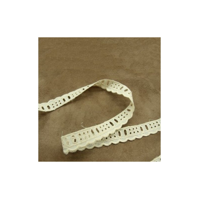 BRODERIE ANGLAISE  VINTAGE écru 1.5 cm