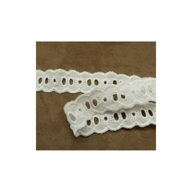 BRODERIE ANGLAISE coton blanche 2 cm