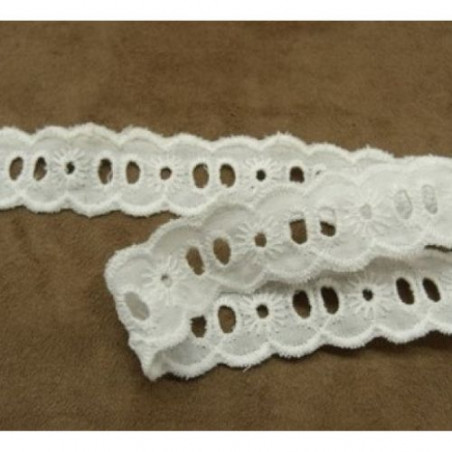BRODERIE ANGLAISE coton blanche 2 cm