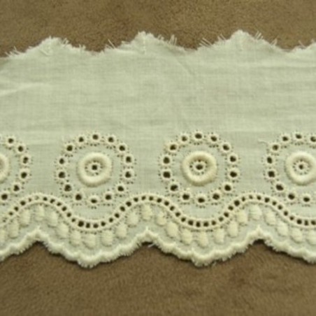 BRODERIE ANGLAISE VINTAGE écru 5.5 cm /hauteur de broderie 3.5 cm