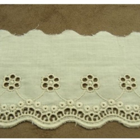 BRODERIE ANGLAISE VINTAGE COTON écru 6 cm/hauteur de broderie:3.5 cm