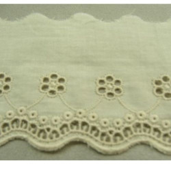BRODERIE ANGLAISE VINTAGE COTON écru 6 cm/hauteur de broderie:3.5 cm