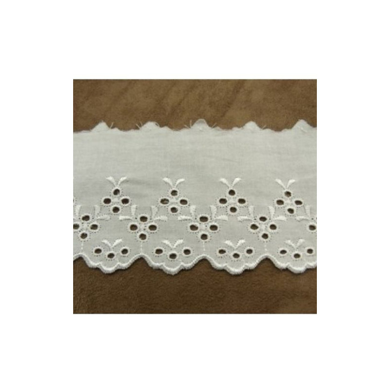 BRODERIE ANGLAISE COTON blanche 7 cm /hauteur de broderie  4,5 cm
