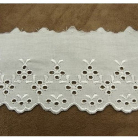 BRODERIE ANGLAISE COTON blanche 7 cm /hauteur de broderie 4,5 cm